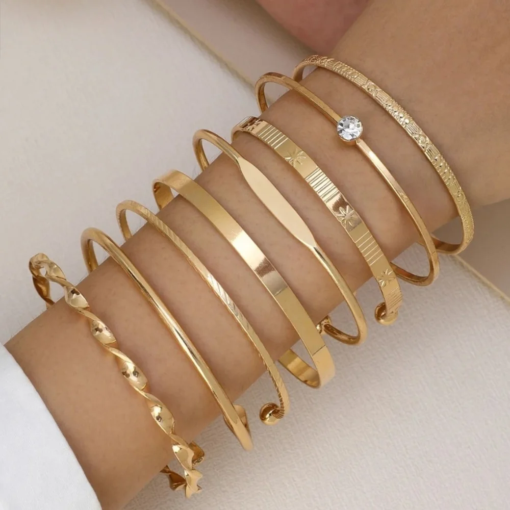 Chic Gold Bracelet Collection - Picture 3 of 3